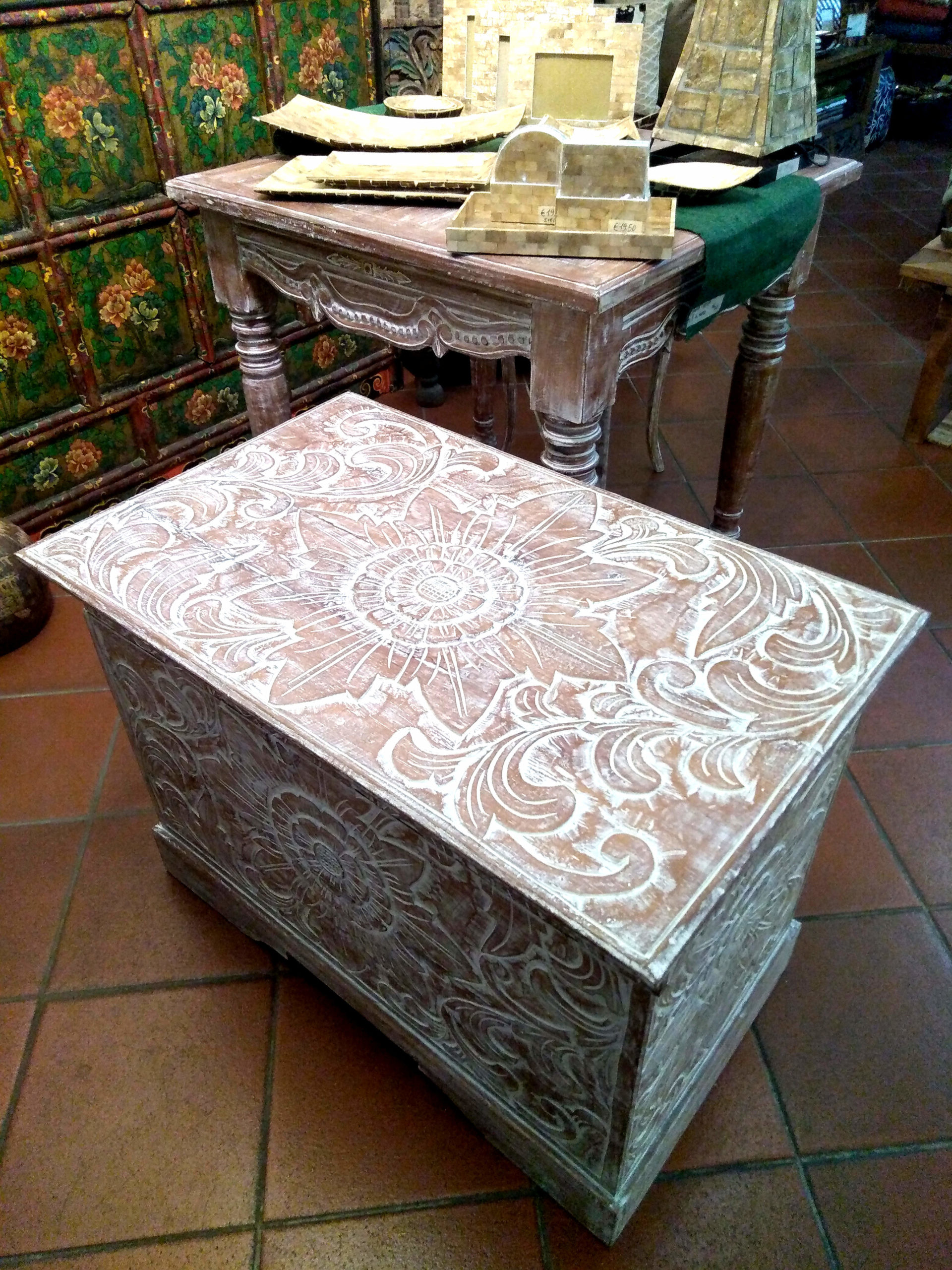 Panca - cassapanca con schienale intarsiato e apertura centrale in legno di  teak